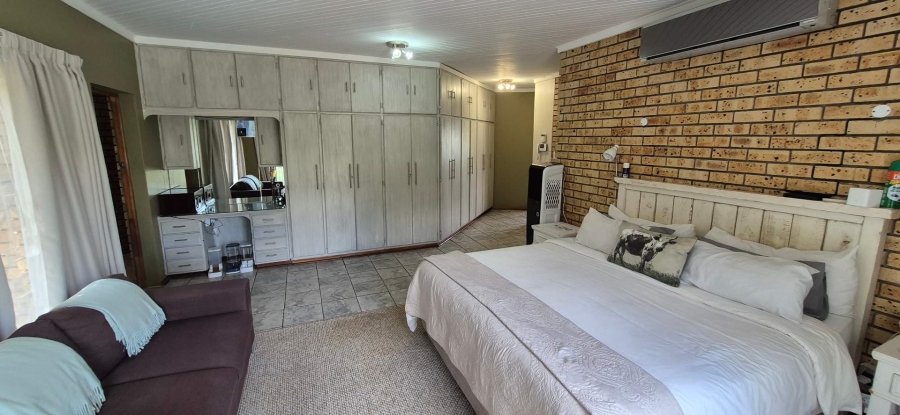 4 Bedroom Property for Sale in Pellissier Free State